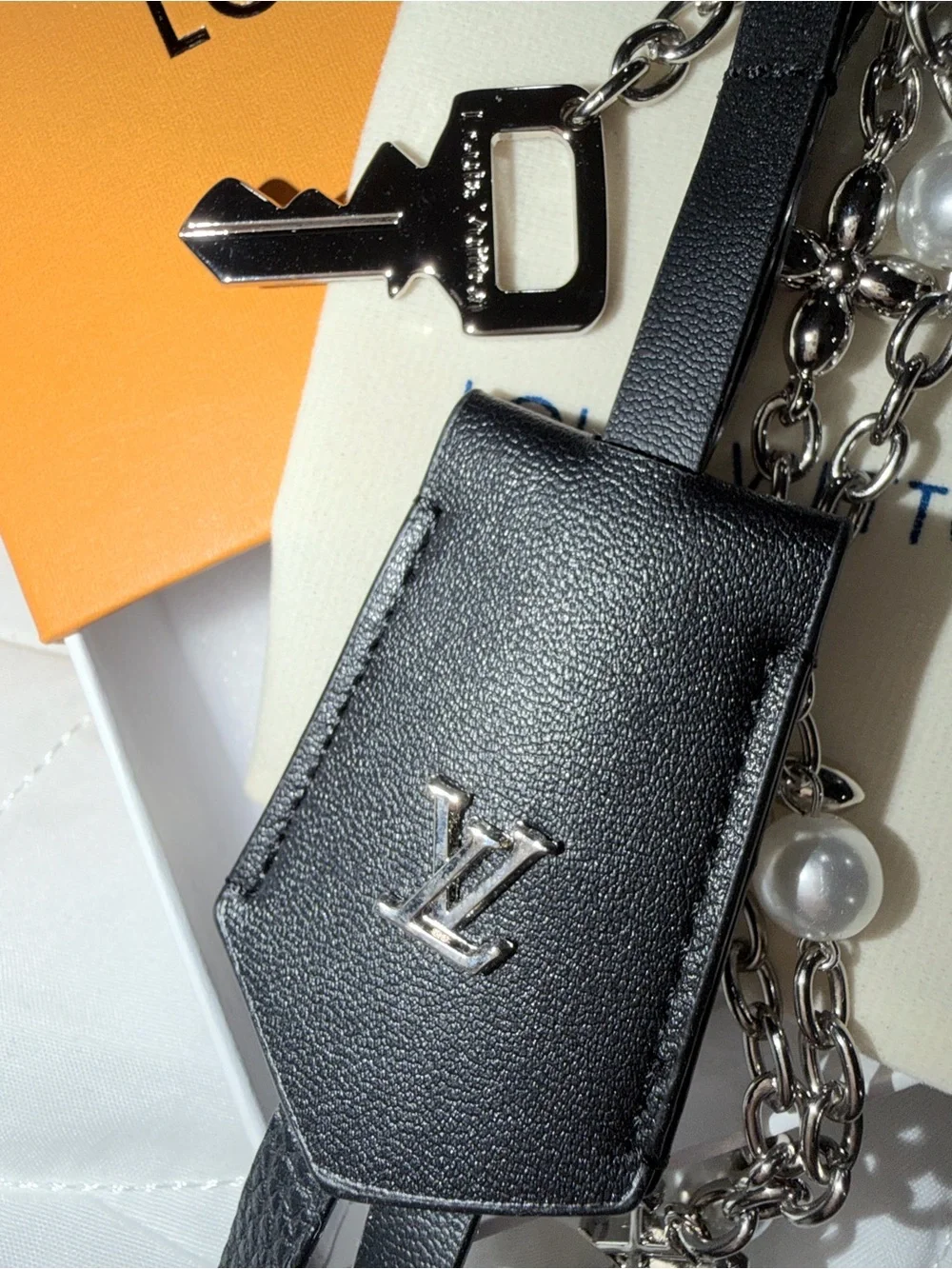 Fashion Black Leather Key & Card Holder with Chain